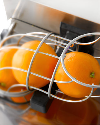 Zumex 12547 Essential Pro Pulpout Automatic Feed Citrus Juicer — 27 Fruits / Minute, Black Color, Original System® squeezing system